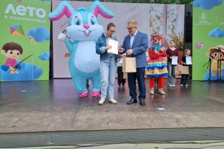 Руководитель фракции КПРФ в Мособлдуме Александр Наумов поздравил маленьких жителей Домодедово с Днем защиты детей