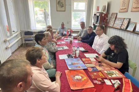 Владимир Исаков провел приём населения в Мещовском районе Калужской области