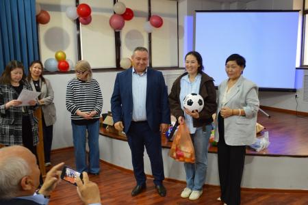 Подарки от Калмыцкого рескома партии в Международный день защиты детей