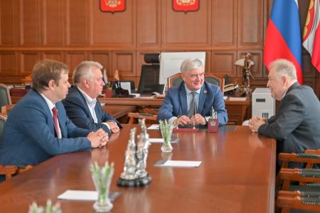 Депутат Госдумы, секретарь ЦК КПРФ Сергей Обухов встретился с губернатором Воронежской области Александром Гусевым