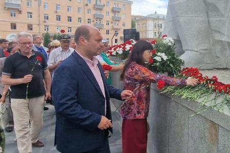 Коммунисты Рязани возложили цветы к Вечному огню в День памяти и скорби и приняли участие во Всероссийской минуте молчания