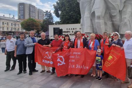 Коммунисты Рязани возложили цветы к Вечному огню в День памяти и скорби и приняли участие во Всероссийской минуте молчания