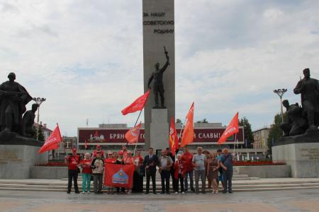 Брянские коммунисты отметили день партизан и подпольщиков