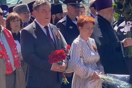 Ставропольские коммунисты почтили память героев у вечного огня