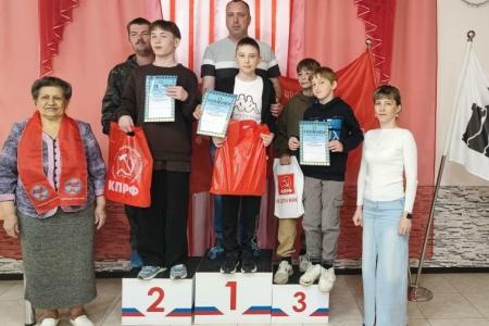 Забота, творчество и спорт: свердловские коммунисты подарили праздник детям в преддверии 1 июня