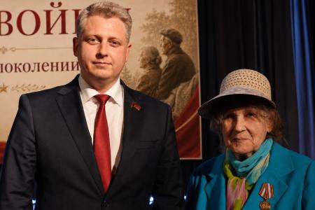 Свердловские коммунисты: "С Днем русского языка, товарищи!"