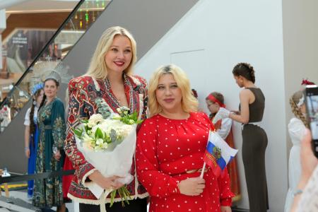 Депутат Виктория Ивачева приняла участие в церемонии открытия конкурса «Уральская краса — длинная коса 2026»