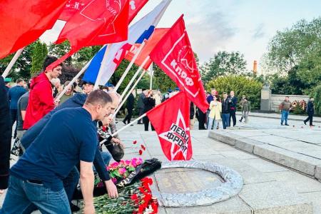 В День памяти и скорби калининградские коммунисты почтили память героев Великой Отечественной войны