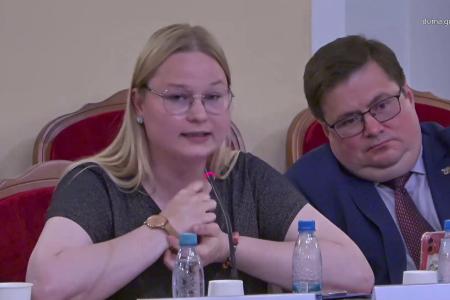 Руководитель ЦАМТ Софья Безменова на круглом столе КПРФ по  «русскому вопросу» : «Нам нужен комплекс мер на 2 триллиона рублей, иначе русские продолжат вымирать»
