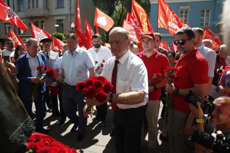 Г.А. Зюганов: Чтобы стать похожим на Пушкина, надо быть свободным, независимым и правдивым