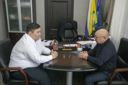 Глава фракции КПРФ в Народном Хурале Калмыкии Николай Нуров проинспектировал капитальный ремонт сельских школ