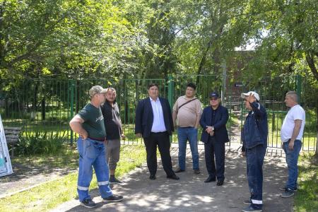 Глава фракции КПРФ в Народном Хурале Калмыкии Николай Нуров проинспектировал капитальный ремонт сельских школ