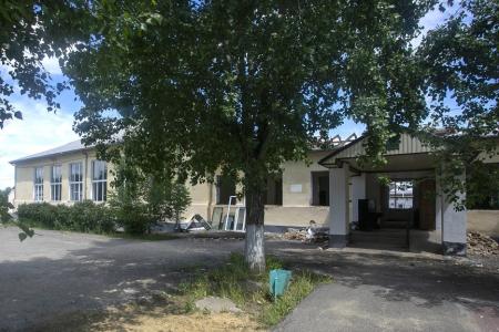 Глава фракции КПРФ в Народном Хурале Калмыкии Николай Нуров проинспектировал капитальный ремонт сельских школ