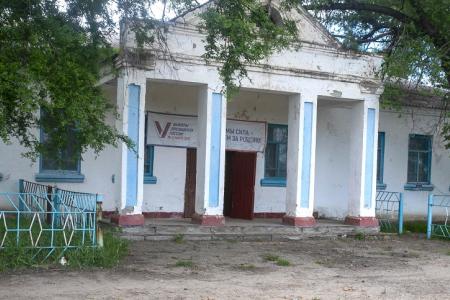 Глава фракции КПРФ в Народном Хурале Калмыкии Николай Нуров проинспектировал капитальный ремонт сельских школ