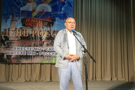 Вице-спикер парламента Калмыкии – первый секретарь Калмыцкого рескома партии Николай Нуров вручил орден Мужества участнику СВО