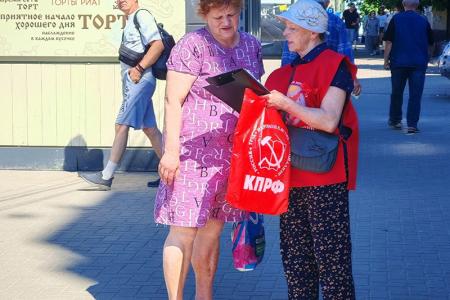 Коммунисты Ивановской области распространили «Правду» по городам и селам региона