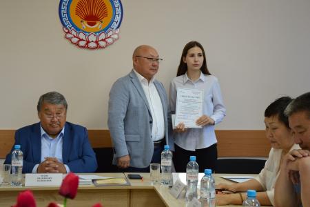 Секретари Калмыцкого рескома партии Николай Нуров и Мигмир Бембеева вручили именные стипендии студентам РГУ СоцТех
