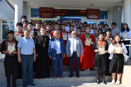 Секретари Калмыцкого рескома партии Николай Нуров и Мигмир Бембеева вручили именные стипендии студентам РГУ СоцТех