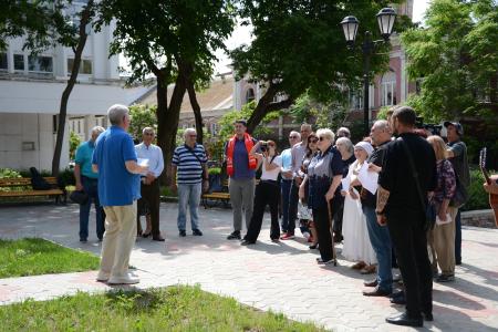 Астраханские коммунисты приняли участие в праздновании Дня русского языка