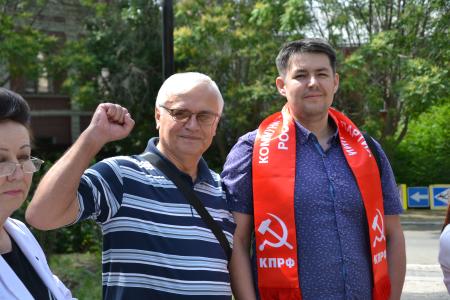 Астраханские коммунисты приняли участие в праздновании Дня русского языка