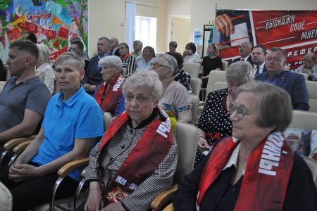 Санкт-Петербург. В горкоме КПРФ наградили граждан, участвующих в помощи военнослужащим