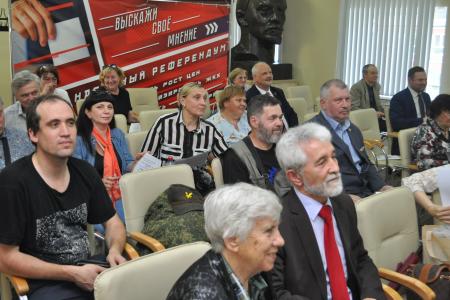 Санкт-Петербург. В горкоме КПРФ наградили граждан, участвующих в помощи военнослужащим