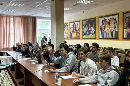 М.Н. Берулава совместно с педагогами Университетского колледжа «Московского инновационного университета» в Москве провел открытый урок со студенческим активом