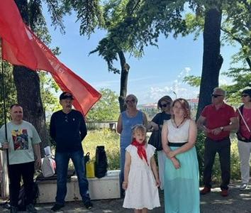 В Севастополе отметили День русского языка возложением цветов к памятнику А.С. Пушкину и прочтением его произведений