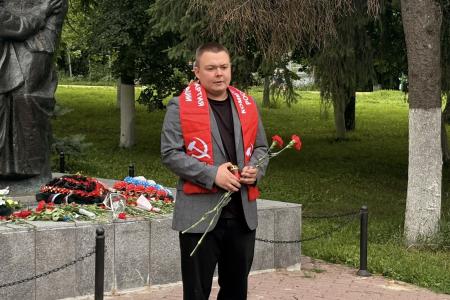 Коммунисты Пензы почтили память павших в годы Великой Отечественной войны