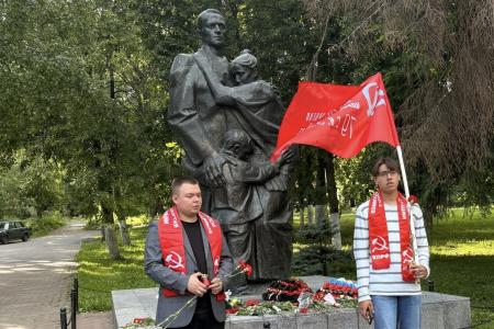 Коммунисты Пензы почтили память павших в годы Великой Отечественной войны