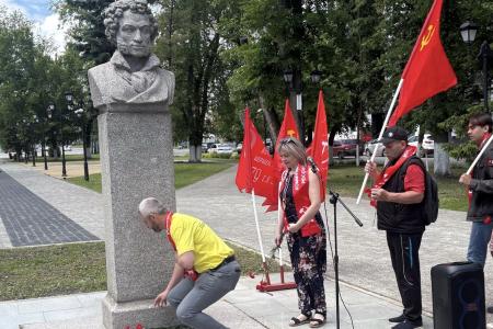 В Пензе коммунисты отметили День русского языка