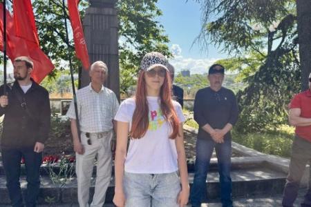 В Севастополе отметили День русского языка возложением цветов к памятнику А.С. Пушкину и прочтением его произведений