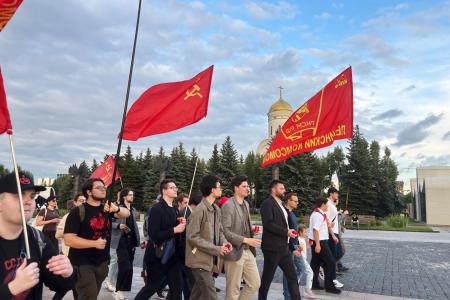 Москва. На Поклонной горе прошла комсомольская «Вахта памяти»
