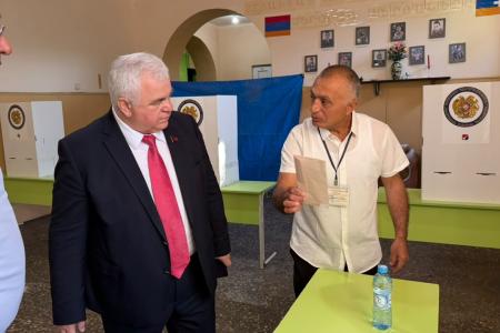Казбек Тайсаев посетил избирательные участки в Армении в день парламентских выборов. Предварительные итоги