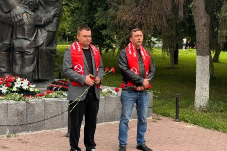 Коммунисты Пензы почтили память павших в годы Великой Отечественной войны