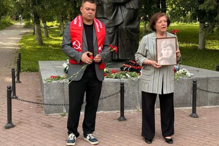 Коммунисты Пензы почтили память павших в годы Великой Отечественной войны