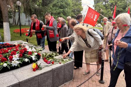 Коммунисты Пензы почтили память павших в годы Великой Отечественной войны