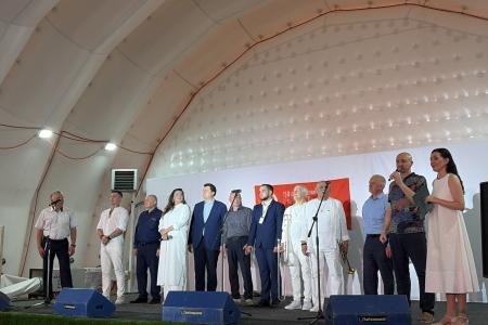 Песни, объединяющие сердца: в Череповце при поддержке Олега Лебедева состоялся концерт ВИА "Лейся, песня" под управлением Анатолия Мешаева
