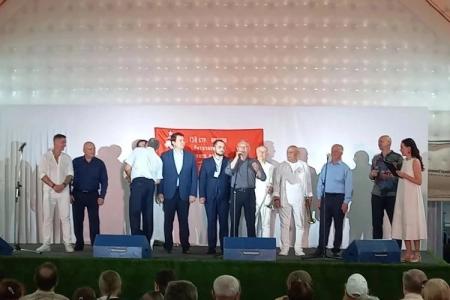 Песни, объединяющие сердца: в Череповце при поддержке Олега Лебедева состоялся концерт ВИА "Лейся, песня" под управлением Анатолия Мешаева