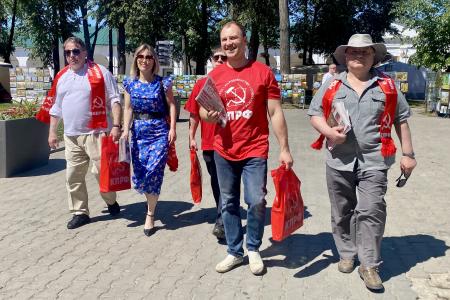 «12 июня — триумф или трагедия? Взгляд сквозь годы». В Костроме коммунисты провели разъяснительную работу среди населения города