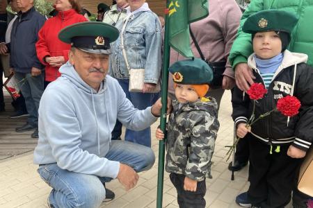 Воронежская область. Депутаты от КПРФ отметили наградами работу нововоронежских ветеранов - пограничников по воспитанию молодёжи