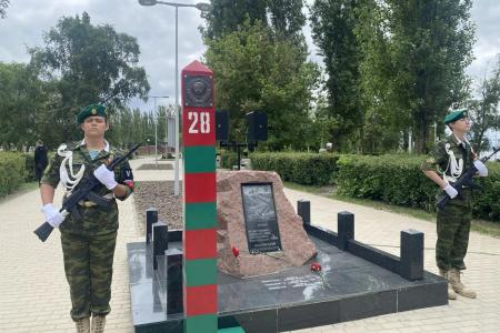 Воронежская область. Депутаты от КПРФ отметили наградами работу нововоронежских ветеранов - пограничников по воспитанию молодёжи