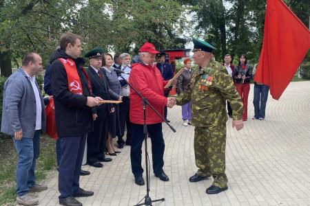 Воронежская область. Депутаты от КПРФ отметили наградами работу нововоронежских ветеранов - пограничников по воспитанию молодёжи