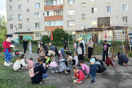 Детский праздник во дворе на проспекте Строителей в Иванове