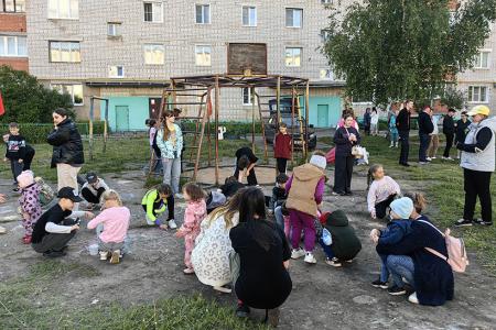 Детский праздник во дворе на проспекте Строителей в Иванове