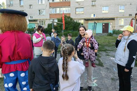 Детский праздник во дворе на проспекте Строителей в Иванове