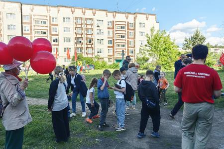 Детский праздник во дворе на проспекте Строителей в Иванове