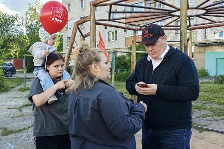 Детский праздник во дворе на проспекте Строителей в Иванове
