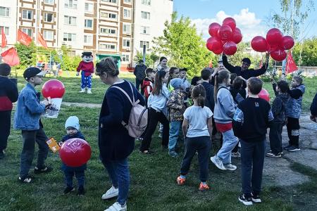 Детский праздник во дворе на проспекте Строителей в Иванове