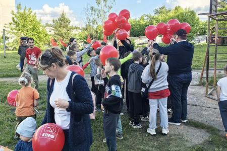 Детский праздник во дворе на проспекте Строителей в Иванове